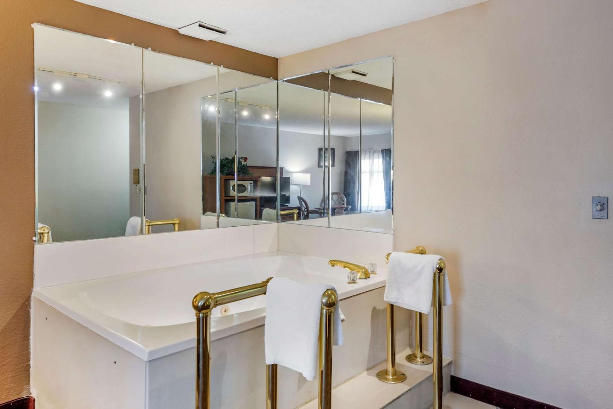 Baymont By Wyndham Lebanon In Villa Екстериор снимка