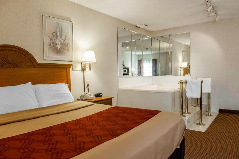 Baymont By Wyndham Lebanon In Villa Екстериор снимка